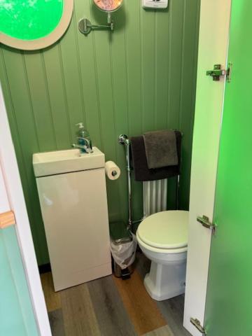 Ted'S Shed Apartment Bishop Auckland Bagian luar foto
