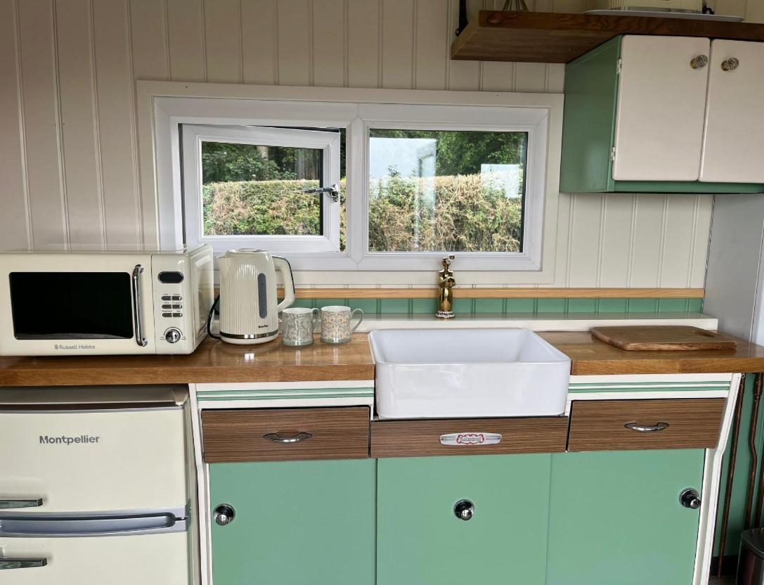 Ted'S Shed Apartment Bishop Auckland Bagian luar foto